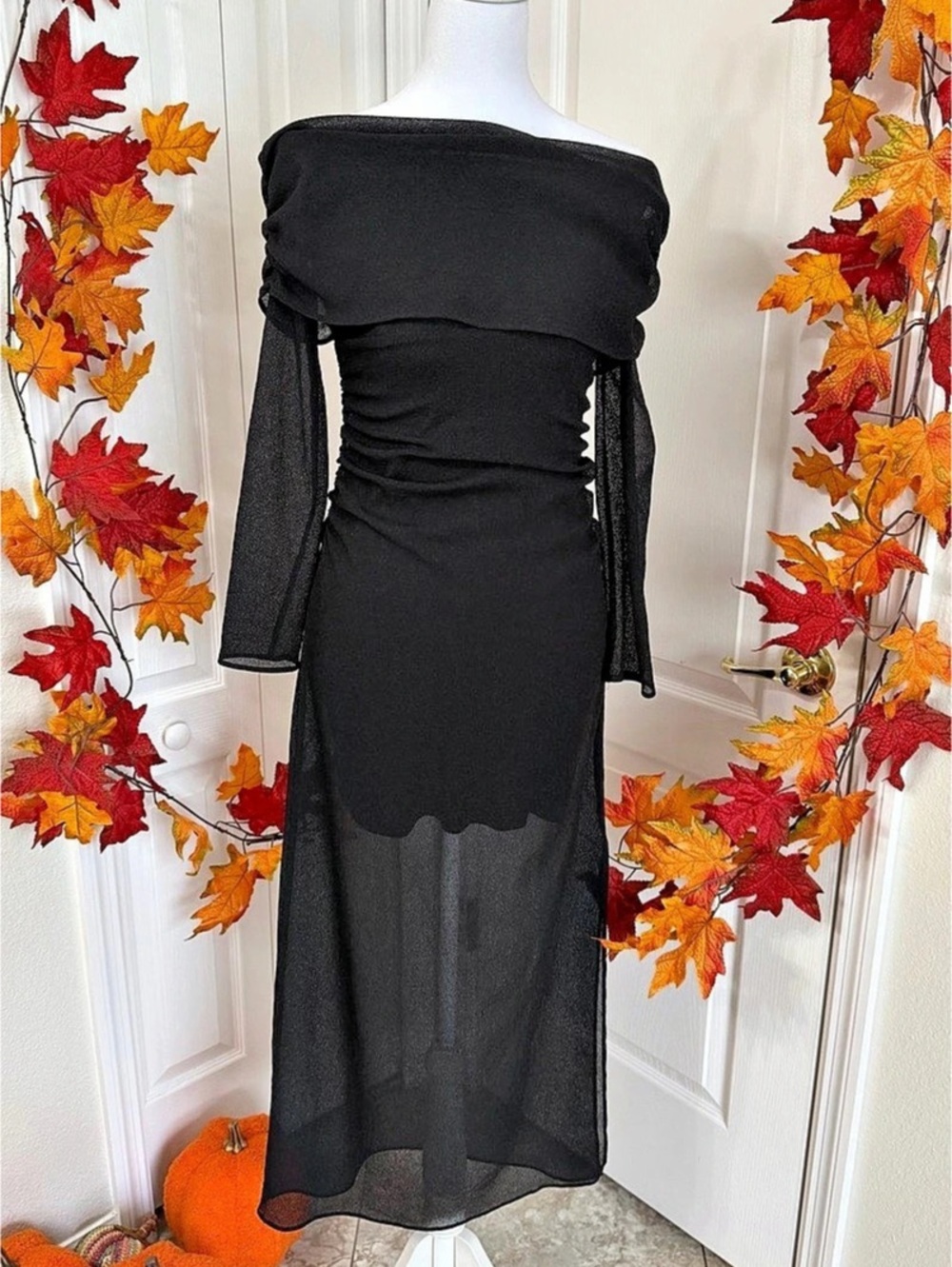Zara Off-Shoulder Maxi Dress in Black Size Medium Like New